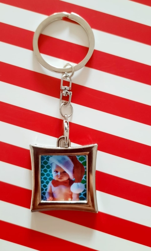 Breloc metalic pătrat