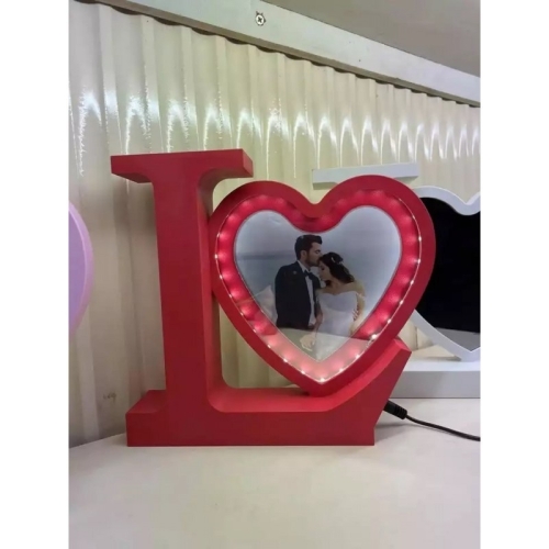 Oglinda magica in forma de inima cu initiala "L"