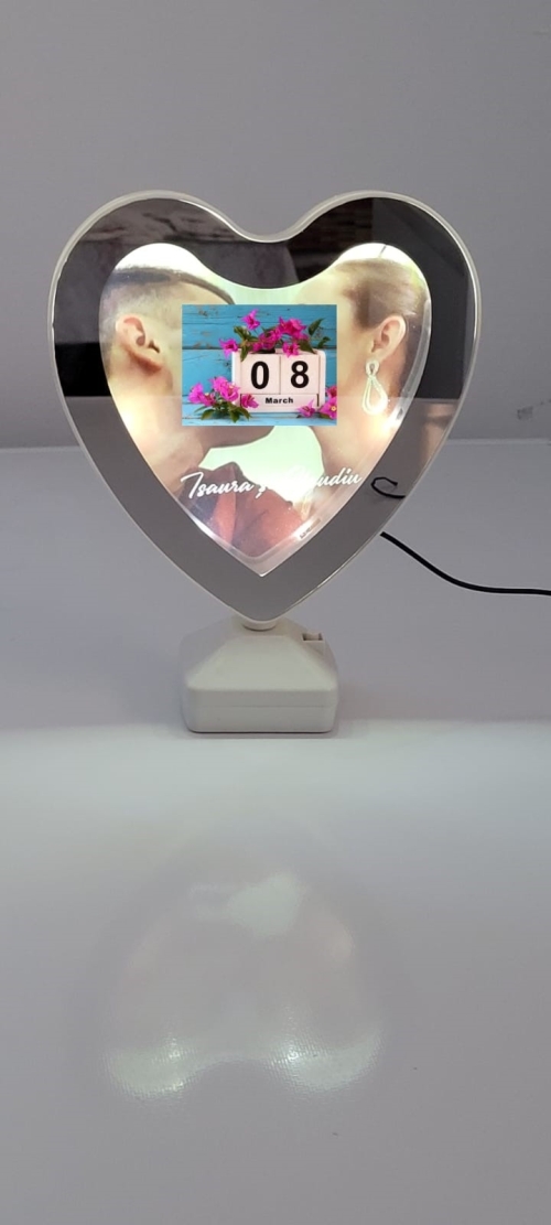 Oglindă Magică LED Personalizată - Cadoul WOW de 1-8 Martie