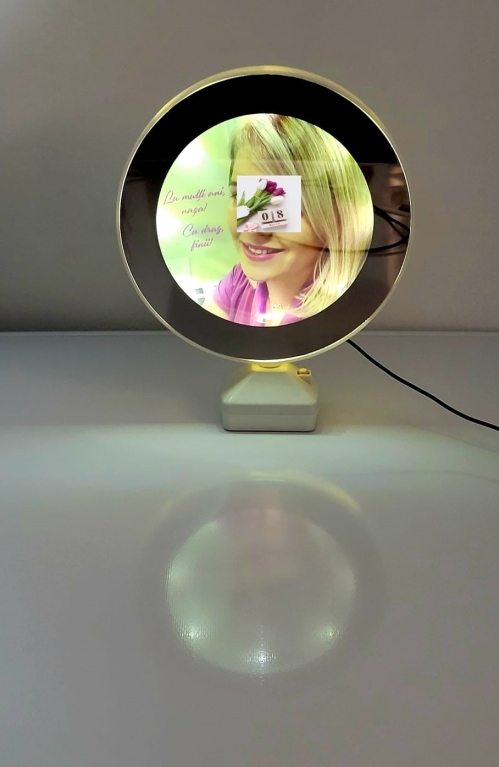 Oglindă Magică LED Personalizată - Cadoul WOW de 1-8 Martie